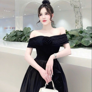 Váy trễ vai rúm eo, ngực kèm hoa