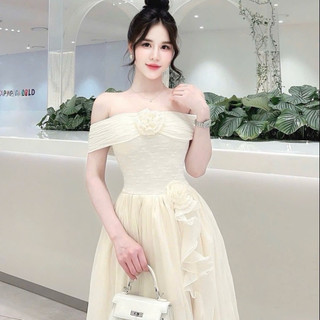 Váy trễ vai rúm eo, ngực kèm hoa