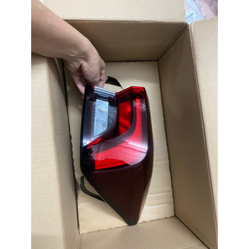 Đèn hậu Toyota Avanza