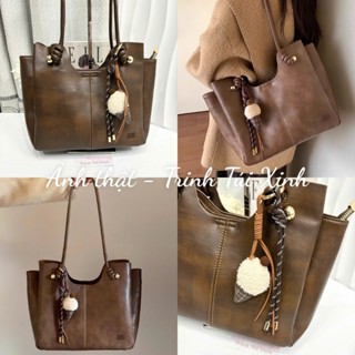 Túi Tote Chio2nd Màu Nâu Bò Kèm Charm Kem Size 30 Có Khóa Kéo 3 Ngăn Rộng 010