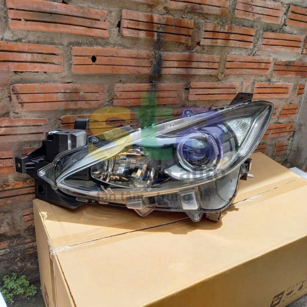 Đèn lái Mazda 3 2016 bản Hatchback. Đèn pha Mazda 3