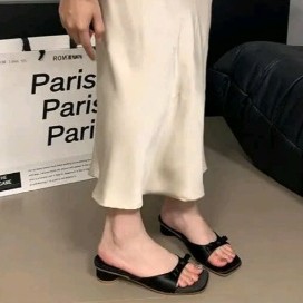 Dép cao gót nữ ngọc trinh store gót trụ tròn cao 4 cm mũi vuông thiết kế nơ phối màu kb 071