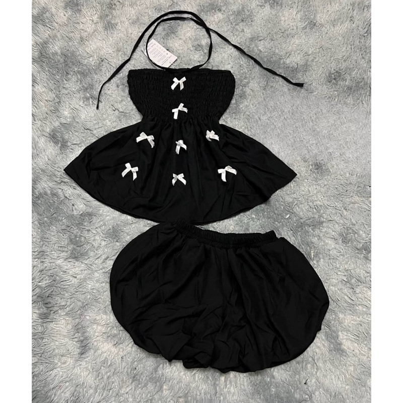 Set Đầm Yếm Đính Nơ Full Cây Bí Nhún Mocking Phồng 2 Lớp + Quần Bí Phồng 2 Lớp | BigBuy360 - bigbuy360.vn