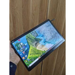  Máy tính bảng Fujitsu STYLISTIC Q739 với cấu hình Intel Core i3 thế hệ 8 RAM 4GB và SSD 128GB 