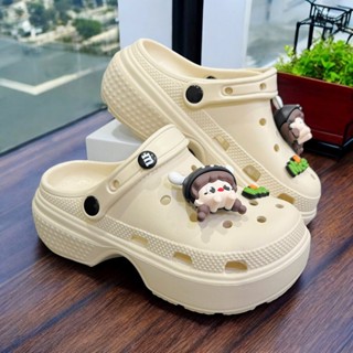 Dép sục cross nữ đúc nguyên khối có lỗ thoát khí tặng kèm Sticker cute kiểu dáng phong cách HQ D7726