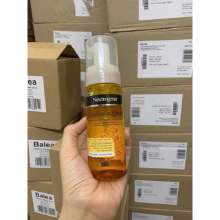 Sữa Rửa Mặt Neutrogena Chiết Xuất Nghệ, Xịt Tạo Bọt 150ml