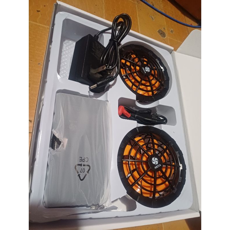 bộ phụ kiện áo điều hoà akita 18v quạt 9 cánh pin 86000 mah