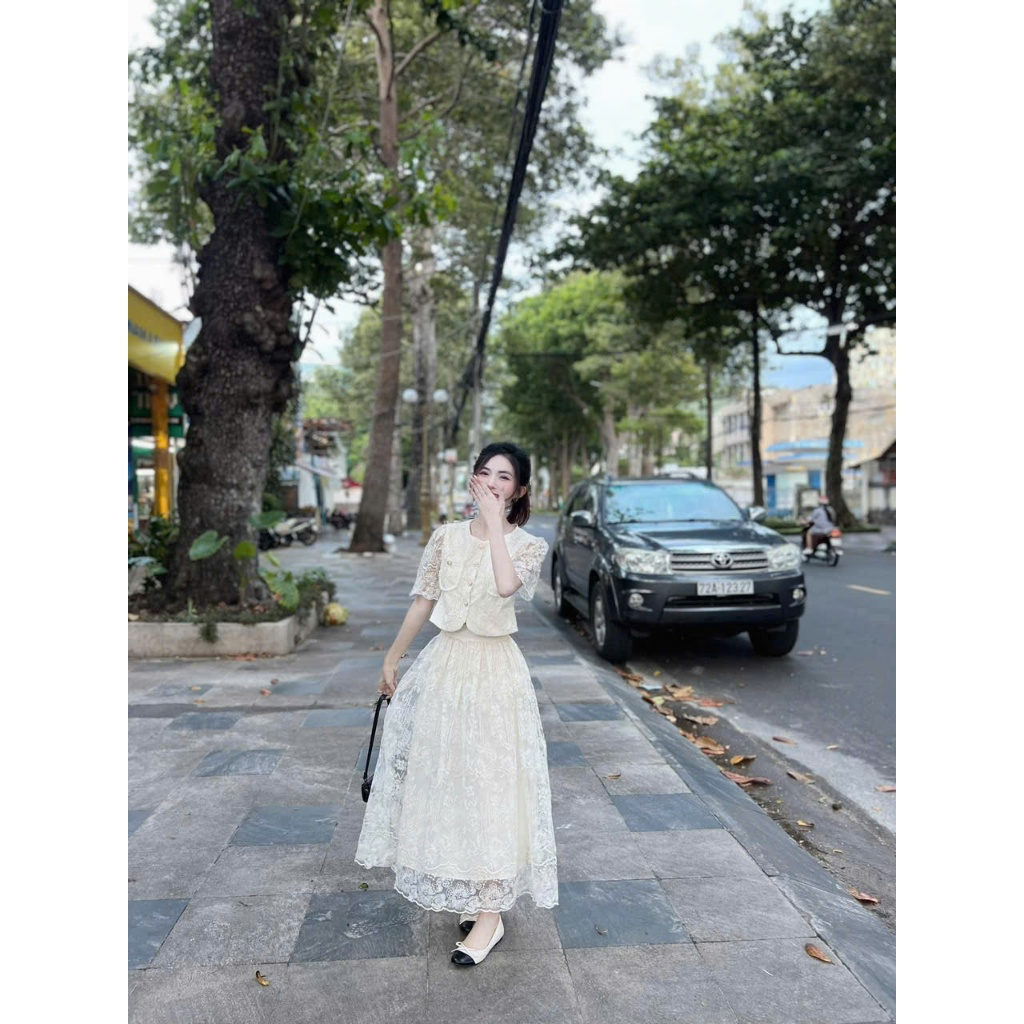 Set bộ thiết kế thời trang nữ dự tiệc chất ren áo cổ tròn tay ngắn kiểu croptop dáng váy xòe dài max