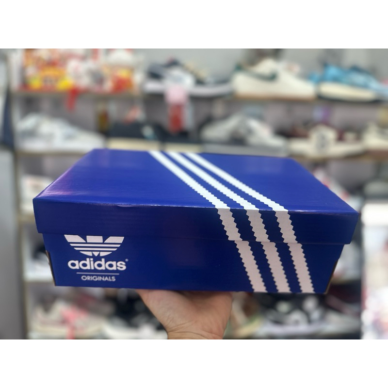 Hộp adidas đen  (size 31x19x11) bản giới hạn