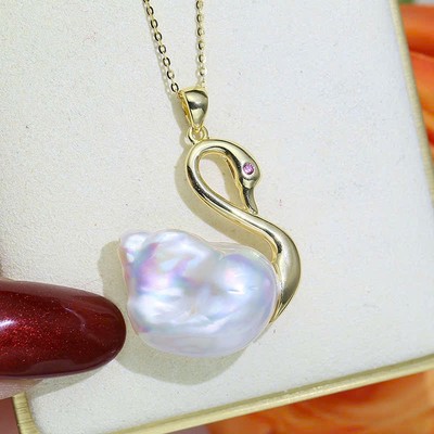 Mặt Dây Chuyền Trai Thô Hình Thiên Nga Màu Vàng Xinh Xắn - Ngọc Trai Trường Thịnh