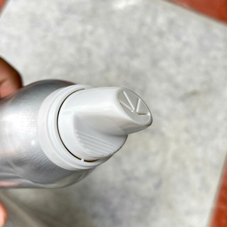 Keo mouse xịt ra bọt tạo kiểu tóc, giữ nếp tóc