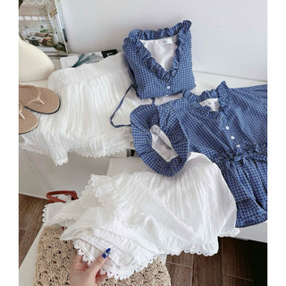 Áo croptop tay phồng + chân váy