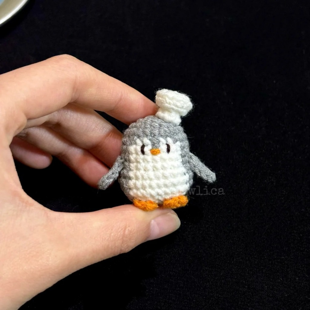 Móc khóa chim cánh cụt bằng len