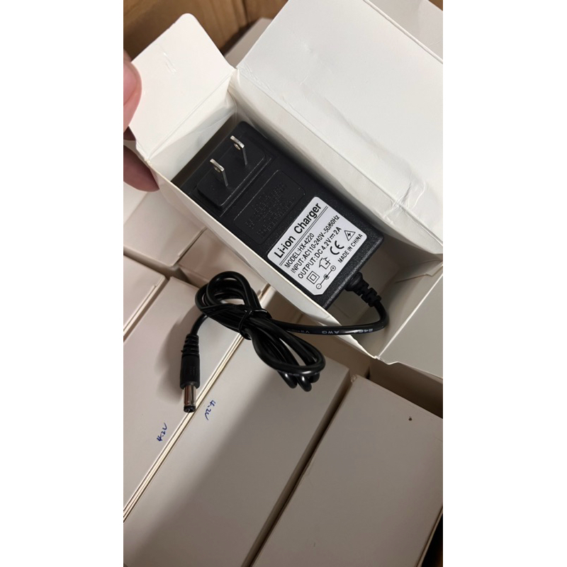 Sạc pin 18650-21700 lithium 4v-4,2v 2A