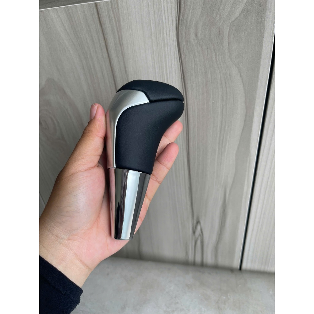 Tay nắm cần số tự động xe Toyota Innova (2016-2025), Fortuner (2017-2025), Hilux (2016-2025)