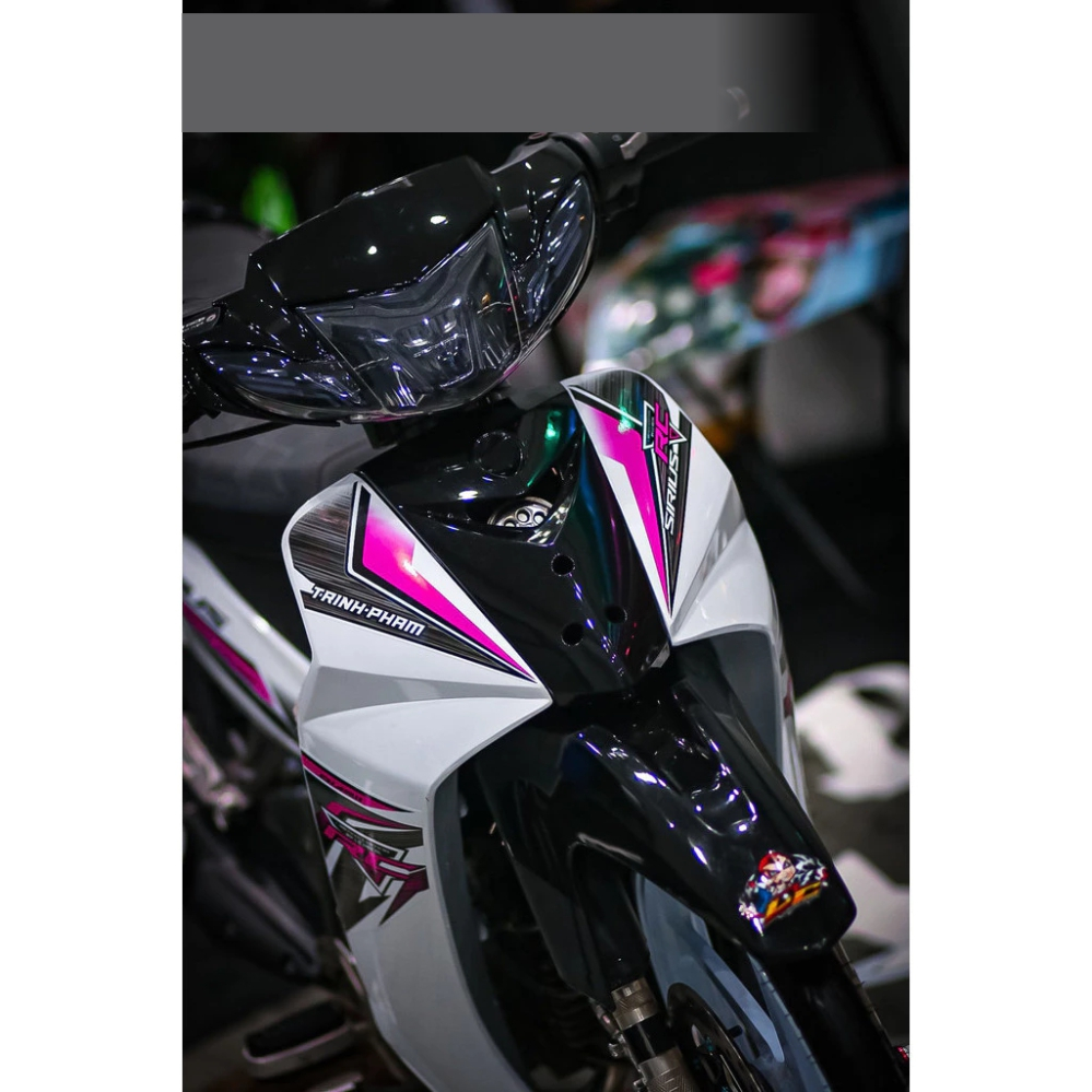 Tem rời xe Sirius RC trắng hồng HOT 2025