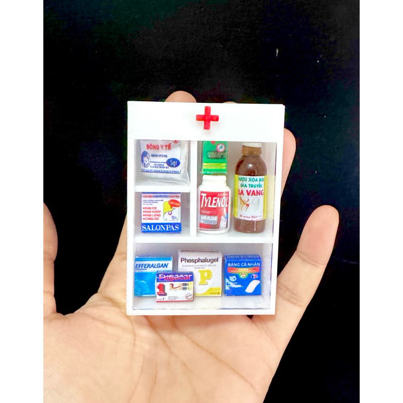 mô hình tủ thuôc y tế, sữa lon
