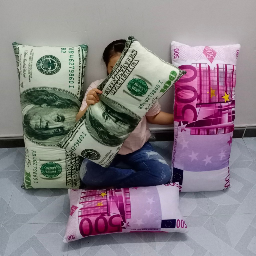 GỐI ÔM 3D ĐÔ LA (65cm)