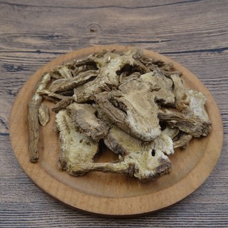 Độc Hoạt lát khô mỏng vàng 100 gram.
