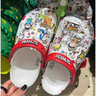 Dép sục Crocs trẻ em Snoppy, giày Crocs Peanut cho bé size C7-J4 kèm sticker xịn đẹp