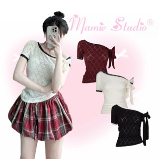 Áo lệch vai Mamie tay ngắn thắt nơ xinh xắn, form ôm body vải ren xuyên thấu mỏng nhẹ.