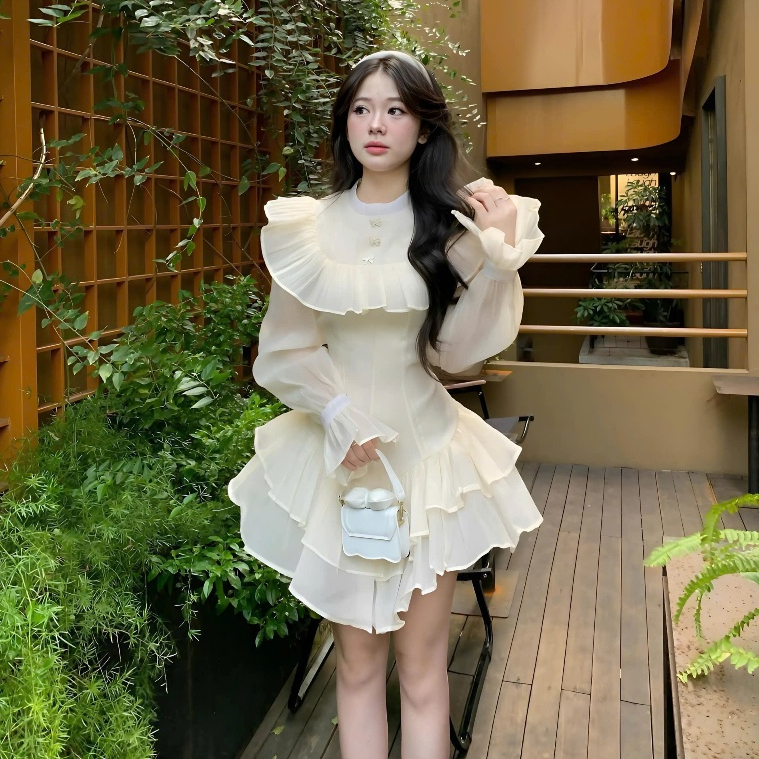 Đầm Tiểu Thư Chất Liệu Tơ Xốp Đính Ghim Nơ Đá Cổ Tròn Phối Viền Bèo Tay Bồng Xoè Tầng | BigBuy360 - bigbuy360.vn
