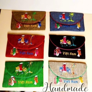 Ví cầm tay vải đay thêu hình cô gái áo dài Việt Nam
