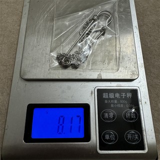 Ghim cài áo hình thước kẻ