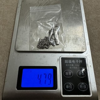 Ghim cài áo hình thước kẻ