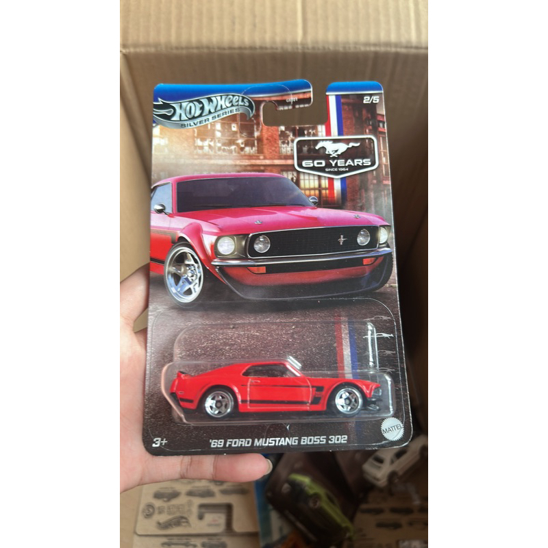 Hw 69 Ford Mustang đỏ
