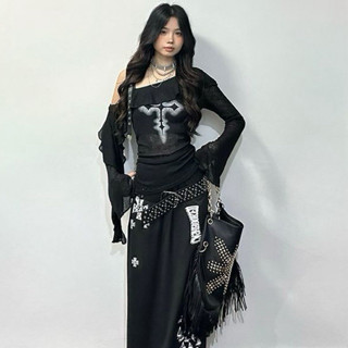 [ẢNH THẬT] SẴN Áo thun trễ vai cổ viền màu đen y2k style vải mỏng trong suốt in hình chữ thập dài tay loe ôm body âu mỹ