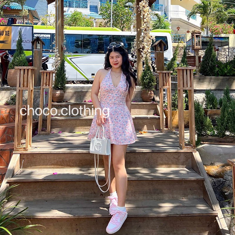 Đầm cổ yếm cột cổ, hoạ tiết hoa mùa hè, có sẵn đệm nguc, may 2 lớp dày dặn.  ( Ảnh tự chụp ) | BigBuy360 - bigbuy360.vn