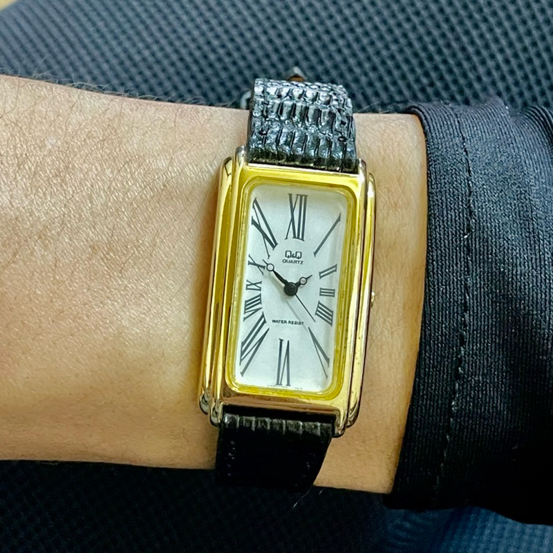 Đồng hồ tank unisex nam/nữ Q&Q cọc số la mã - Nhật Bản [Chính hãng/Nhật bãi]