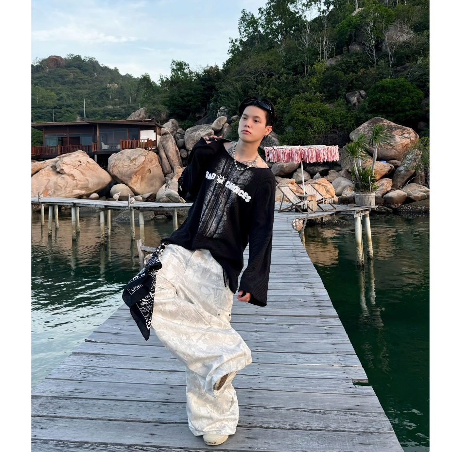 Bad Choices | Áo thun tay dài vải Tổ ong in hình form rộng | BigBuy360 - bigbuy360.vn