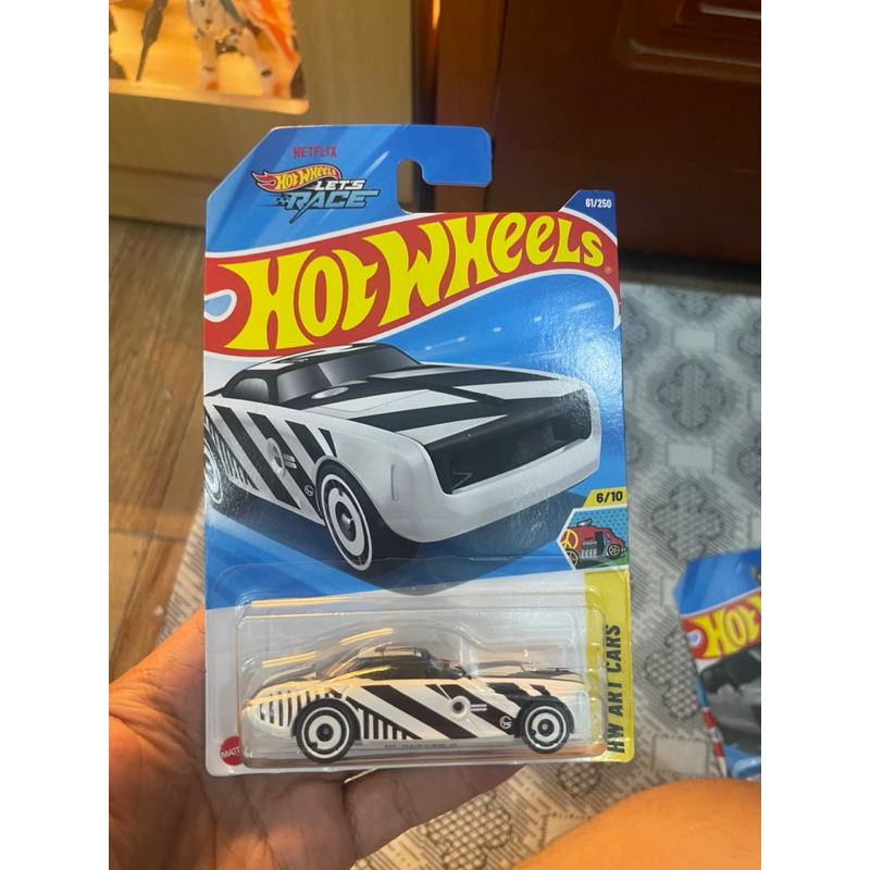 xe hot wheel tỉ lệ 1/64