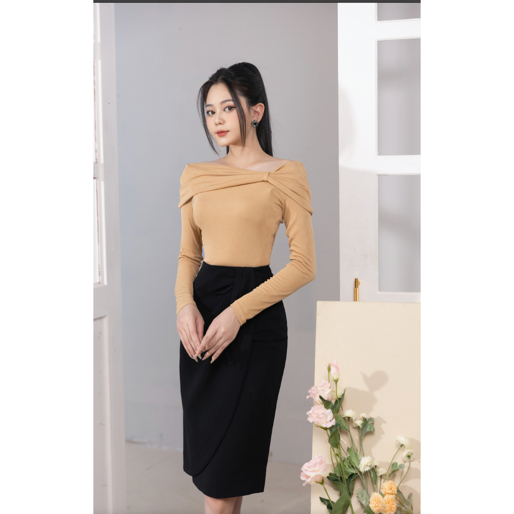 RIMMY - FABIA Áo thun basic cổ trễ cách điệu