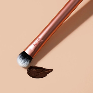 Cọ Che Khuyết Điểm RT REAL TECHNIQUES Expert Concealer