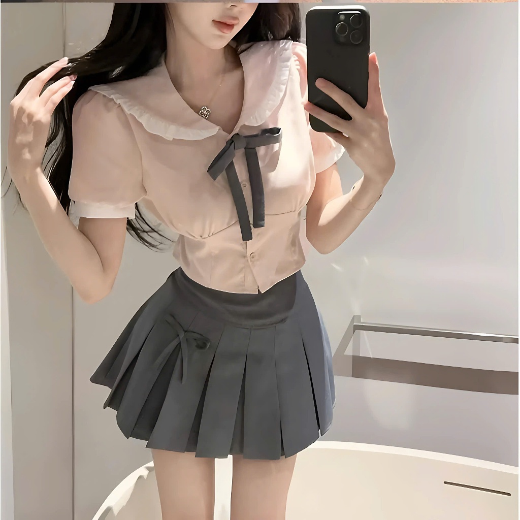 Set Tiểu Thư Hàn Quốc 2 Món Gồm Áo Sơ Mi Màu Hồng Viền Bèo Đính Nơ + Chân Váy Xếp Ly Màu Xám Có Quần Trong | BigBuy360 - bigbuy360.vn