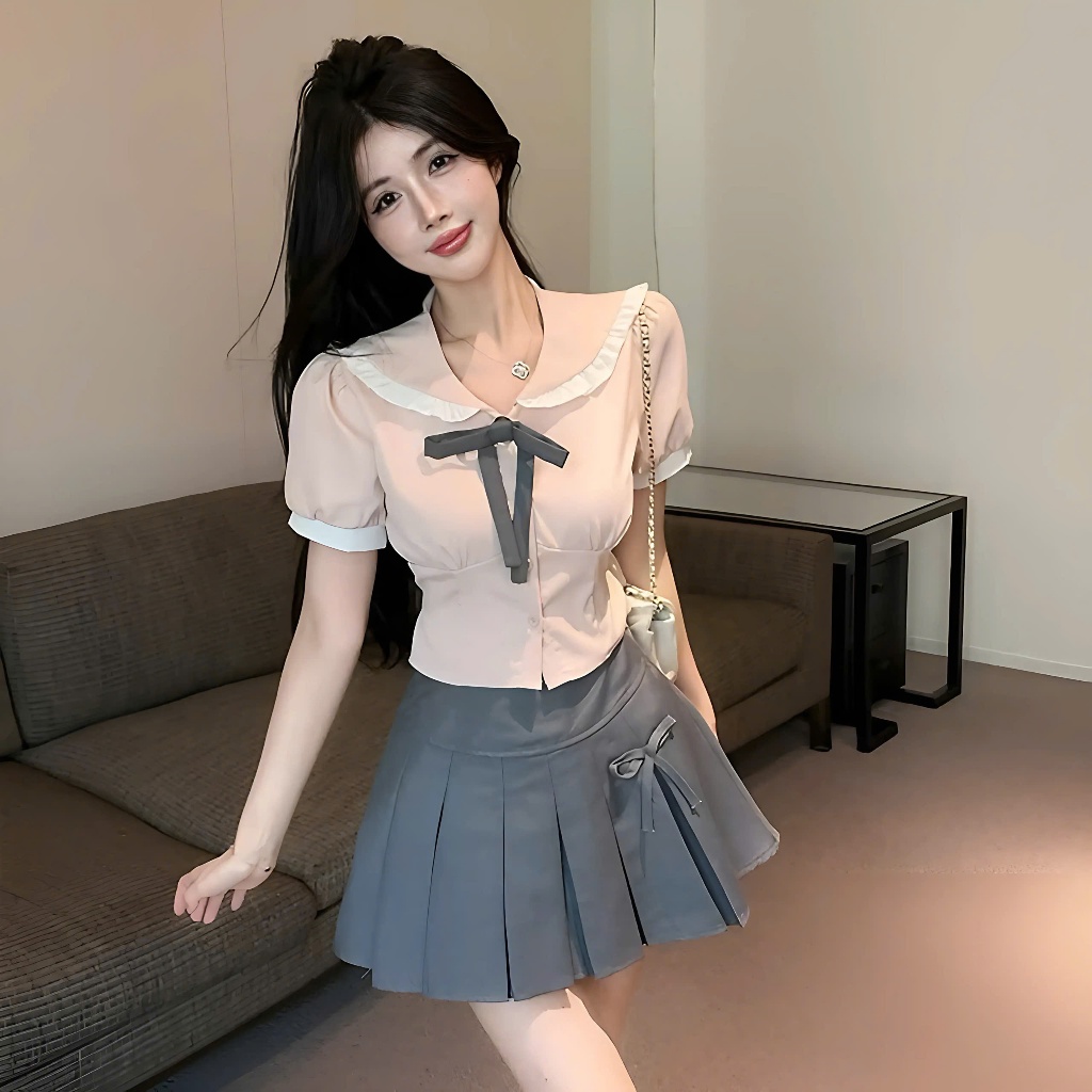 Set Tiểu Thư Hàn Quốc 2 Món Gồm Áo Sơ Mi Màu Hồng Viền Bèo Đính Nơ + Chân Váy Xếp Ly Màu Xám Có Quần Trong | BigBuy360 - bigbuy360.vn