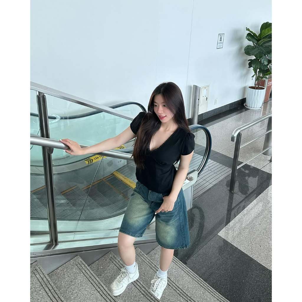 Áo Giselle Nữ Tay Ngắn Cổ V Phối Viền Ren Xinh Xắn EROTAS Giveme.clothing_saigon | BigBuy360 - bigbuy360.vn