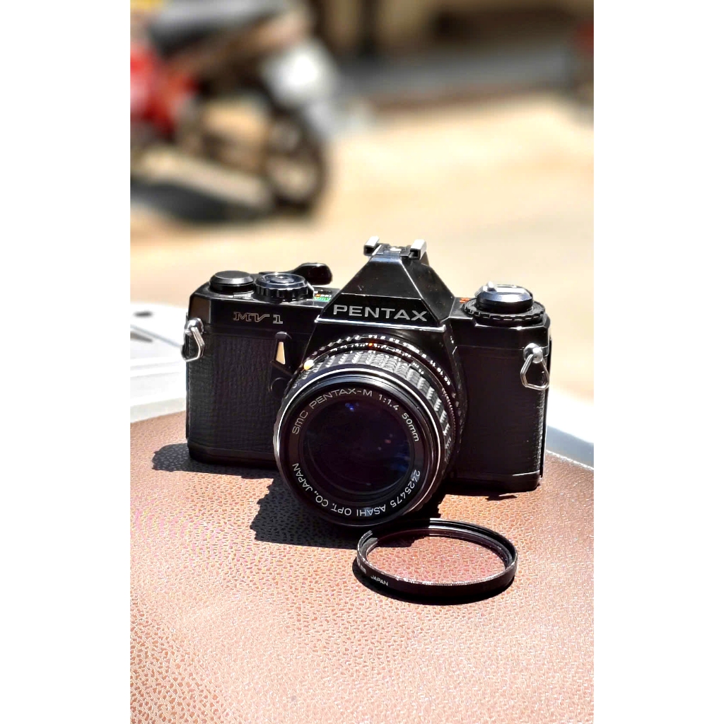 Pentax MV1 + lens pentax M 50mm f1.4 mới 95%