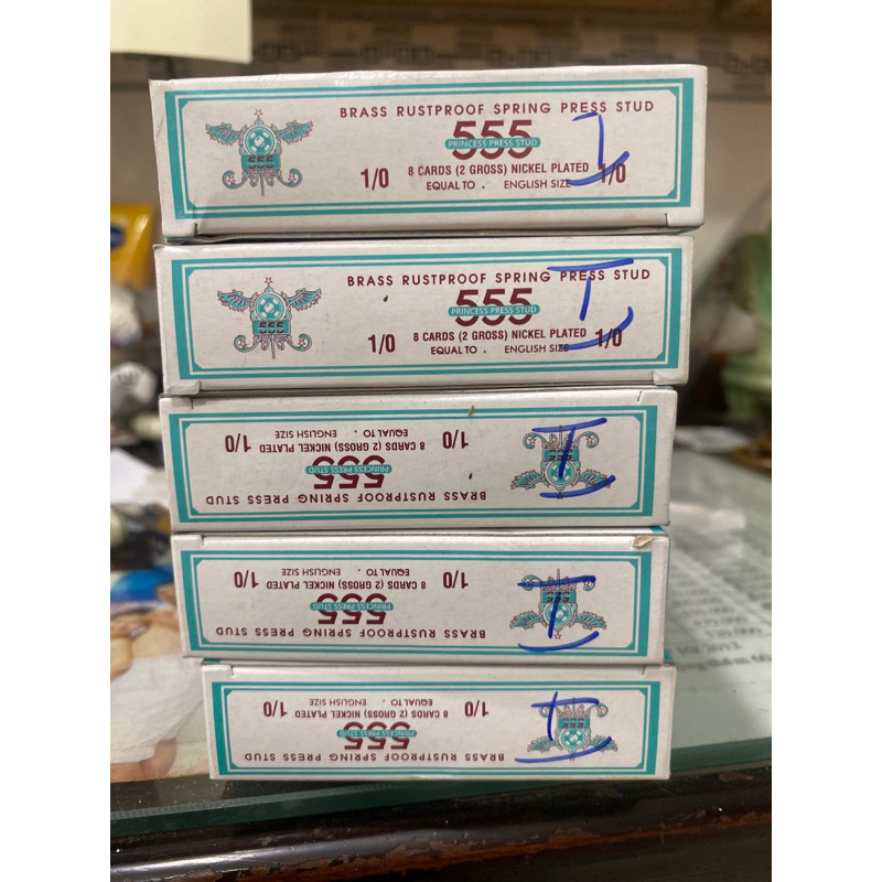 nút bấm áo dài 1 vĩ 6 bộ ( 36 nút )
