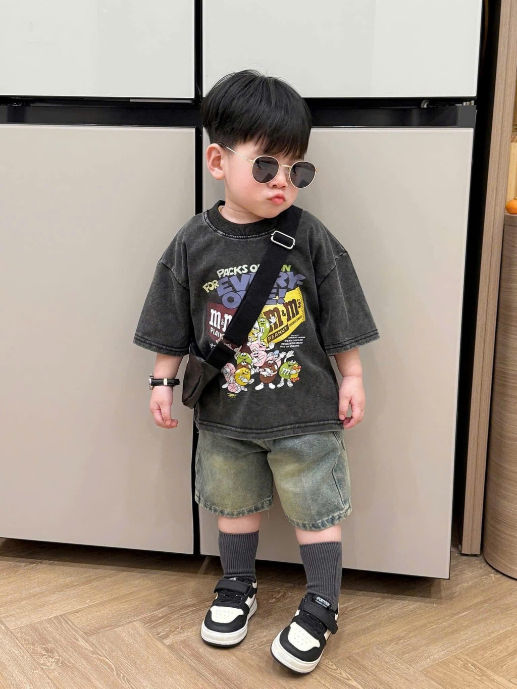 Set áo thun kẹo loang kèm quần jeans dày dặn