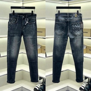 Quần jean bò nam PB slimfit trơn xanh đậm wash kẻ mài phối túi sau dập logo chữ monogram basic QJ682P