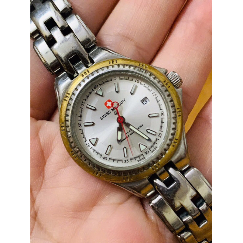 Đồng hồ Swiss Military Thuỵ Sỹ dây thép nữ đeo bao đẹp.