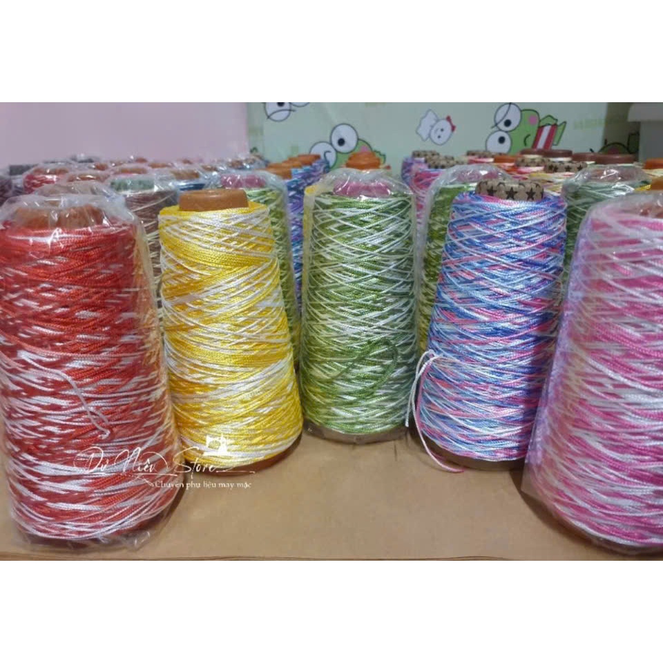 Chỉ dù 1mm màu loang móc giày dép, túi xách, thắt vòng tay,... màu loang ống 200gr đã trừ lõi.
