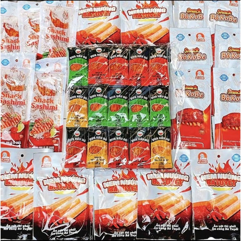 Combo 90 gói đồ ăn vặt gồm: 10 gói snack sashimi, 10 gói snack bò kobe, 10 gói snack nem nướng phên 