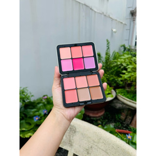[ MẪU MỚI 2025] BẢNG MÁ HỒNG – TẠO KHỐI KEM MONA 12 Ô COLOR BLUSH PALETTE