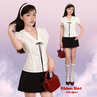 Áo sơ mi dáng ôm ngắn tay Ribbon Shirt SMI038 phối cổ bèo, dây nơ đen trước ngực - Uni By Heart