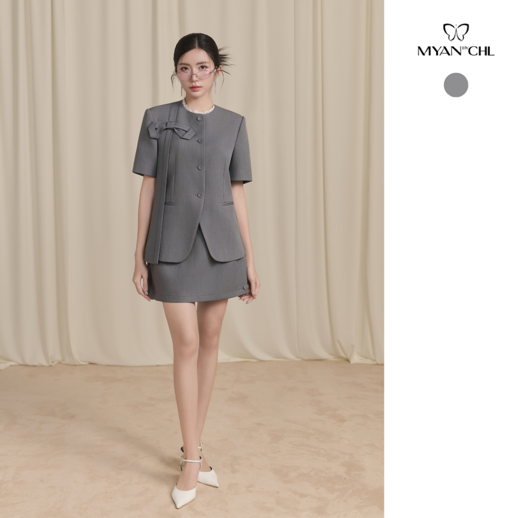 Áo Cổ Tròn Viền Ren Đính Nơ Lớn Phối Chân Váy Mini Xếp Ly Chéo MYAN DESIGN Thời Trang ASS250111 VSS2